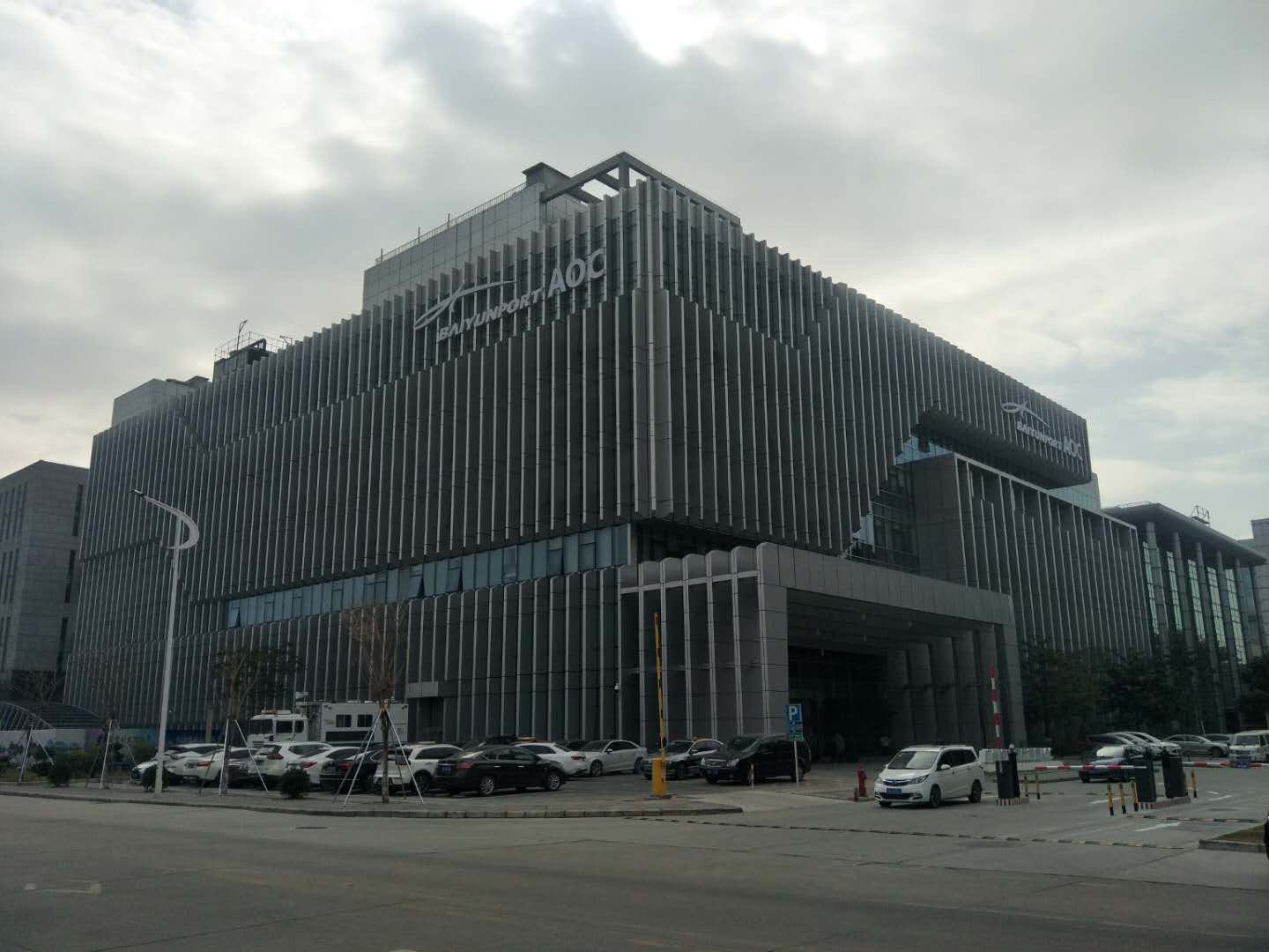 白云機(jī)場(chǎng)信息中心（硫酸鈣防靜電地板5500平方）